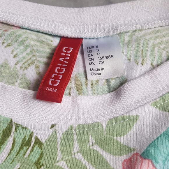 H&M Divided Floral T-Shirt - Picture 2 of 3